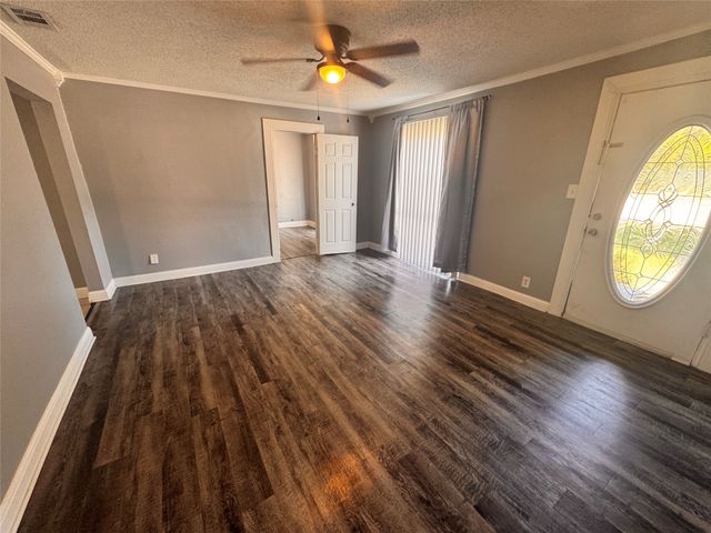 130 W Avenue D, Garland, TX 75040