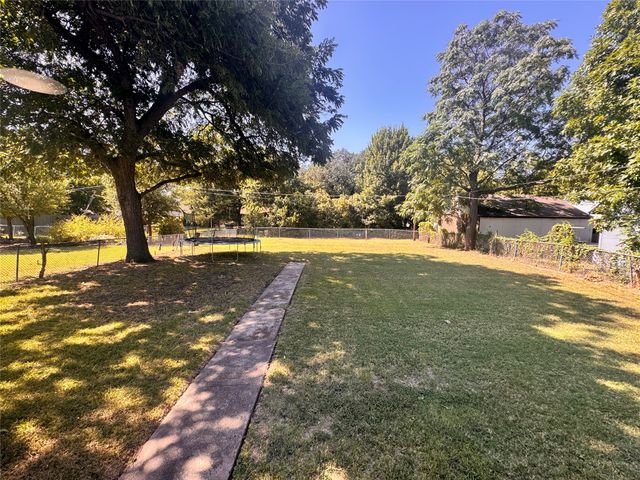 130 W Avenue D, Garland, TX 75040