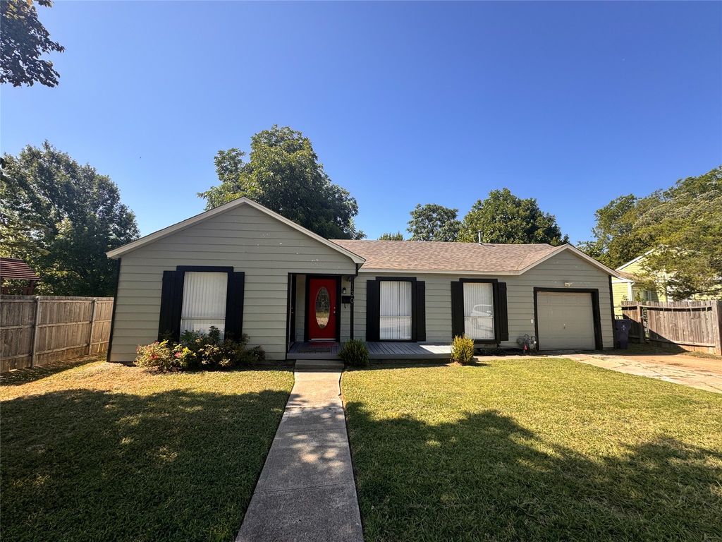 130 W Avenue D, Garland, TX 75040