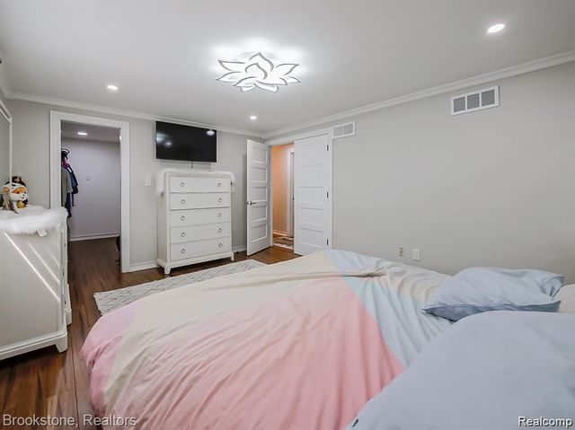 2196 Niagara Drive, Troy, MI 48083