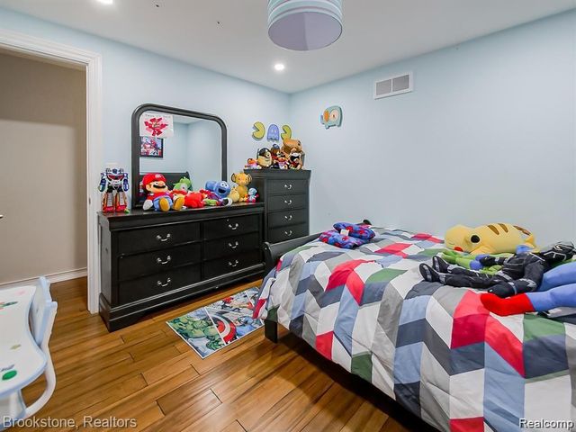 2196 Niagara Drive, Troy, MI 48083