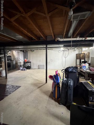 2196 Niagara Drive, Troy, MI 48083