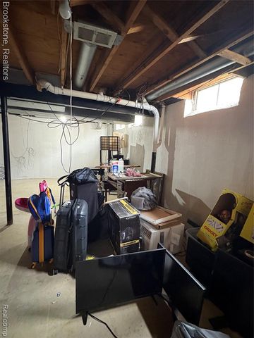 2196 Niagara Drive, Troy, MI 48083