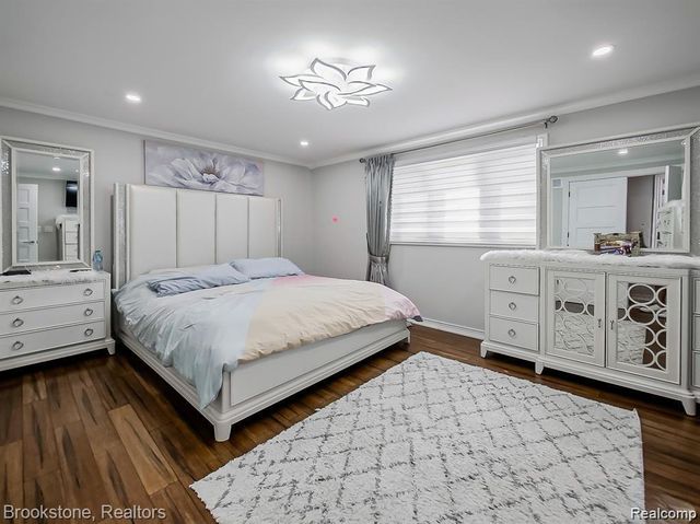 2196 Niagara Drive, Troy, MI 48083