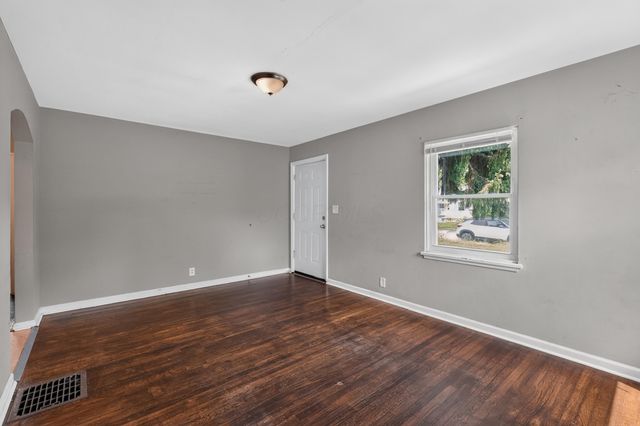 221 N Kellner Road, Columbus, OH 43209