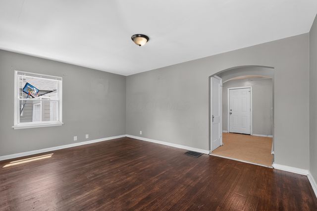 221 N Kellner Road, Columbus, OH 43209