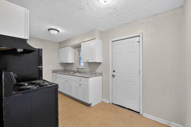 221 N Kellner Road, Columbus, OH 43209
