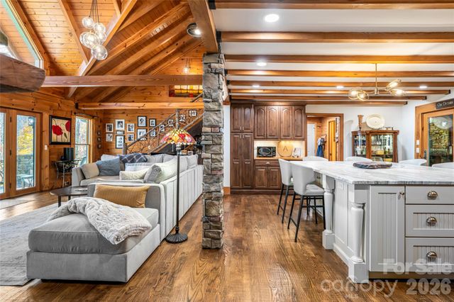 580 Flying Hawk Trail, Waynesville, NC 28786