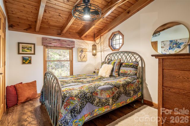 580 Flying Hawk Trail, Waynesville, NC 28786