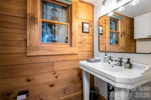 580 Flying Hawk Trail, Waynesville, NC 28786