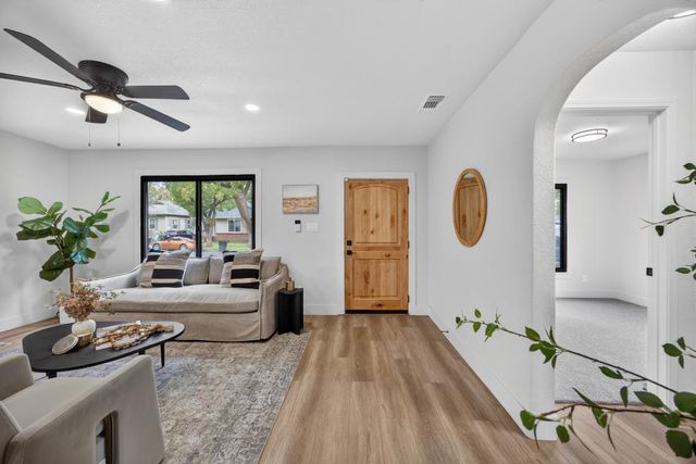 247 Cedar St, Roseville, CA 95678