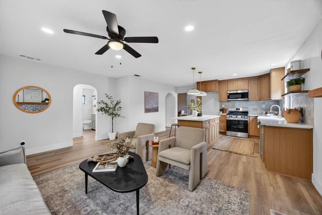 247 Cedar St, Roseville, CA 95678