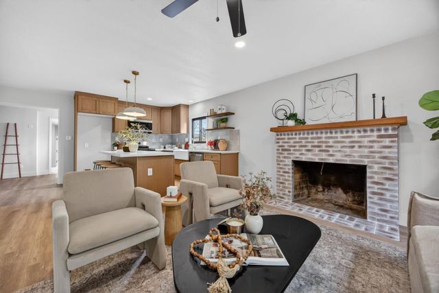 247 Cedar St, Roseville, CA 95678