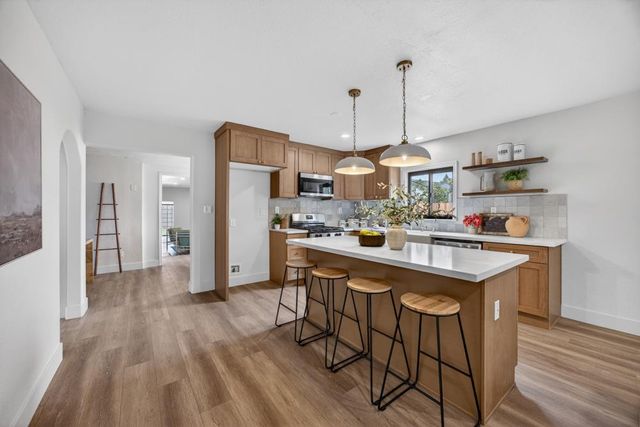 247 Cedar St, Roseville, CA 95678