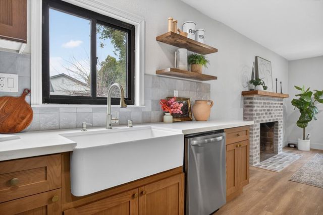 247 Cedar St, Roseville, CA 95678