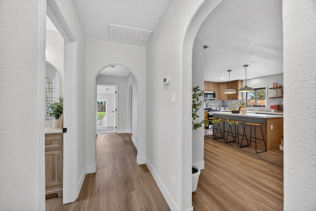 247 Cedar St, Roseville, CA 95678