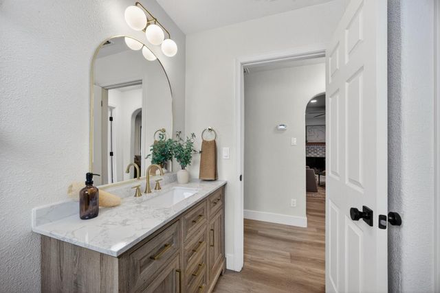 247 Cedar St, Roseville, CA 95678