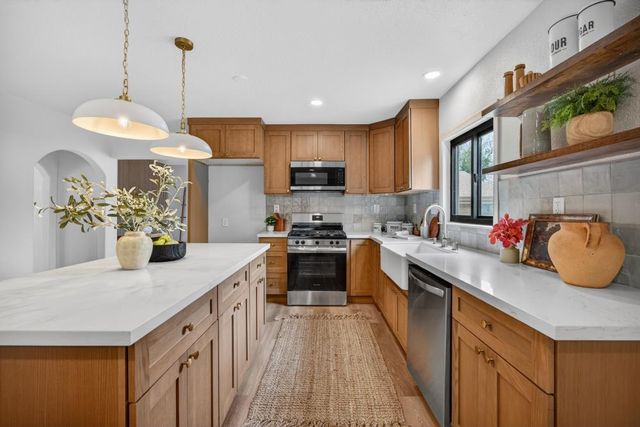 247 Cedar St, Roseville, CA 95678