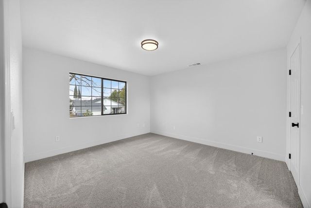 247 Cedar St, Roseville, CA 95678