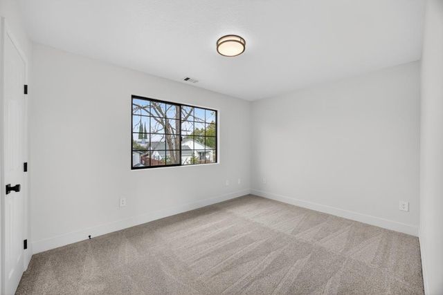 247 Cedar St, Roseville, CA 95678