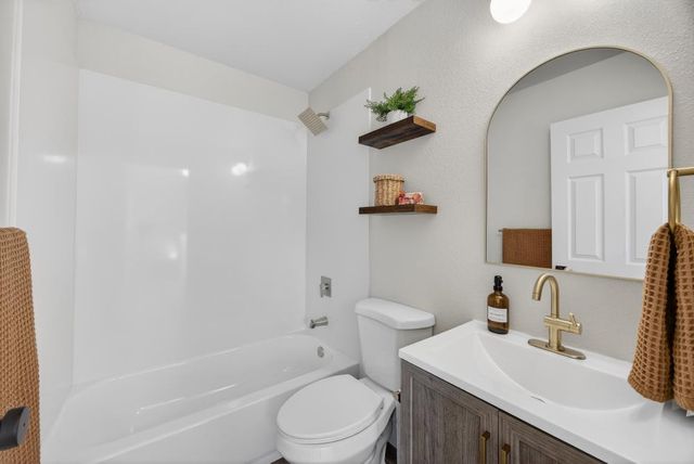 247 Cedar St, Roseville, CA 95678