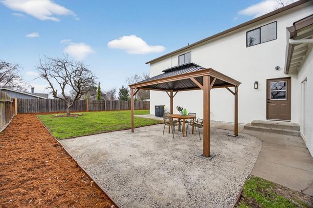 247 Cedar St, Roseville, CA 95678