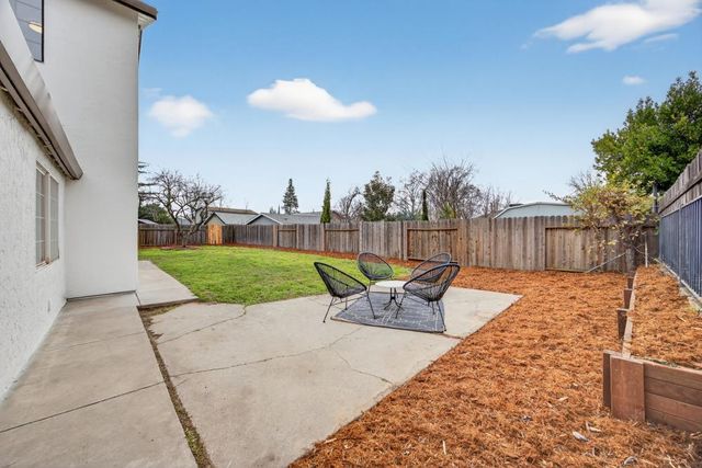 247 Cedar St, Roseville, CA 95678