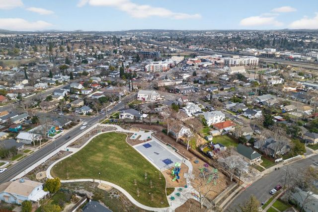 247 Cedar St, Roseville, CA 95678