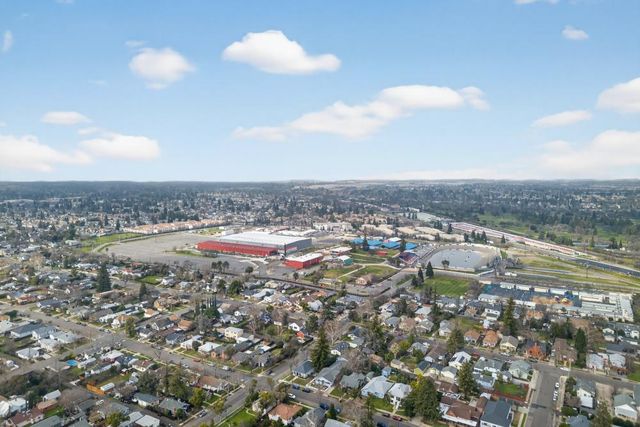 247 Cedar St, Roseville, CA 95678