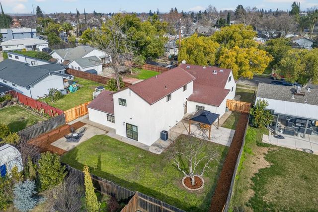 247 Cedar St, Roseville, CA 95678