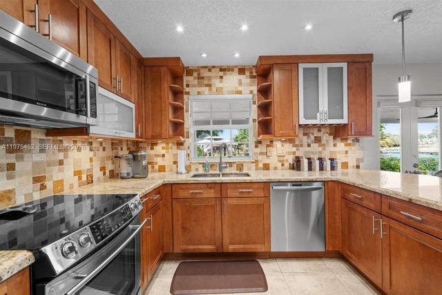 12755 SW 60th Ln, Miami, FL 33183