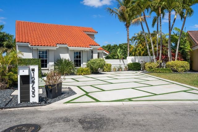 12755 SW 60th Ln, Miami, FL 33183