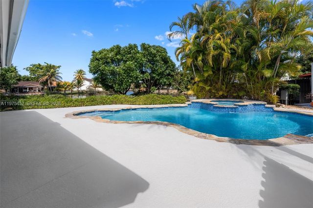 12755 SW 60th Ln, Miami, FL 33183