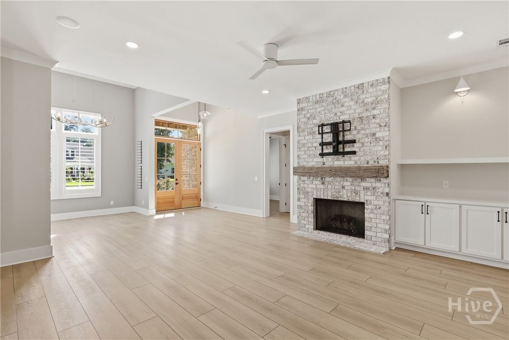 Image 11 of property listing at 73 Cane Patch Lane, Richmond Hill, GA 31324