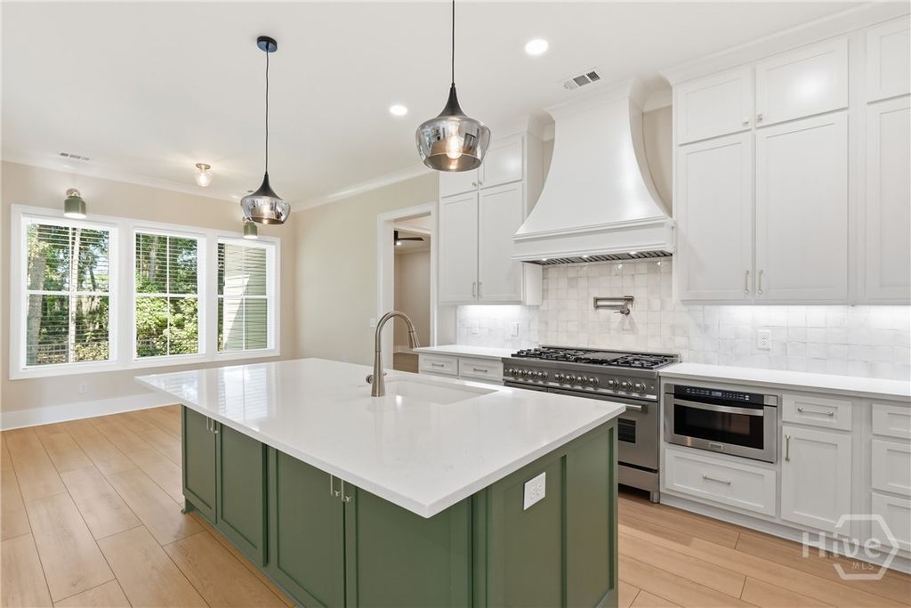 Image 16 of property listing at 73 Cane Patch Lane, Richmond Hill, GA 31324