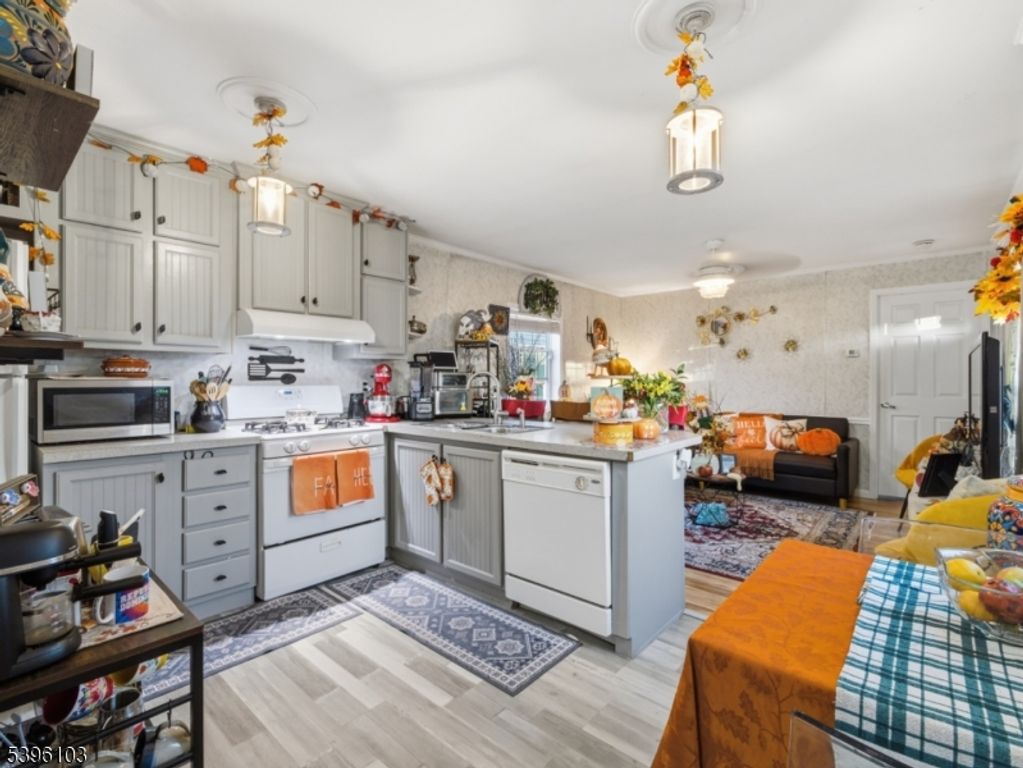 18 3rd St, Woodbridge Twp., NJ 07001