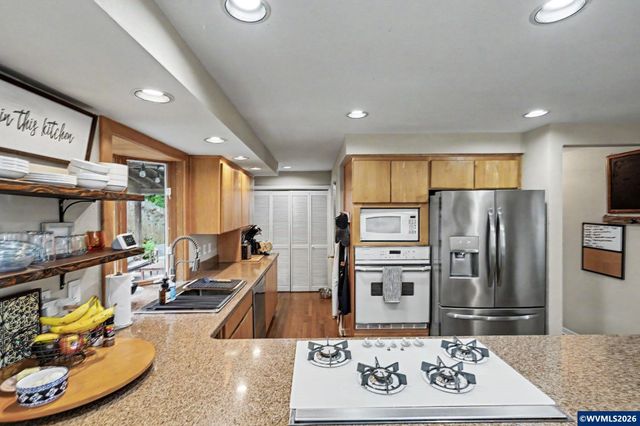 3270 Azalea Dr S, Salem, OR 97302