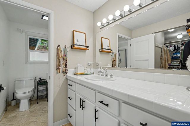 3270 Azalea Dr S, Salem, OR 97302