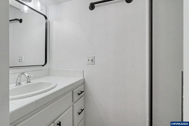 3270 Azalea Dr S, Salem, OR 97302