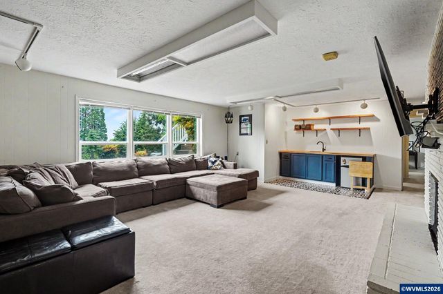 3270 Azalea Dr S, Salem, OR 97302