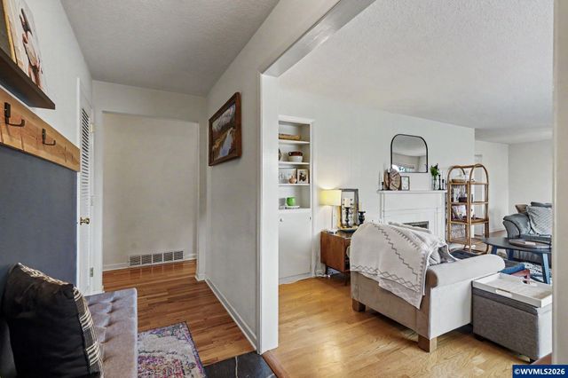 3270 Azalea Dr S, Salem, OR 97302