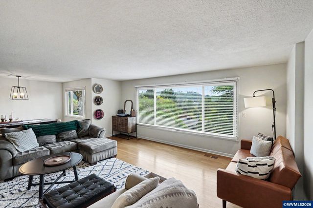 3270 Azalea Dr S, Salem, OR 97302