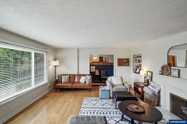 3270 Azalea Dr S, Salem, OR 97302