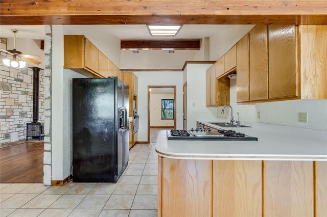 199 Middleton RD, Spicewood, TX 78669