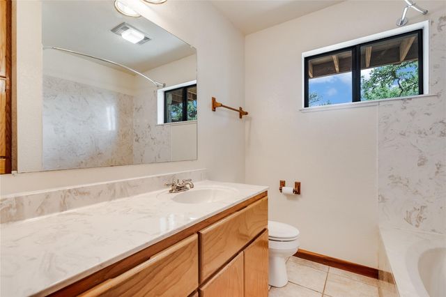 199 Middleton RD, Spicewood, TX 78669