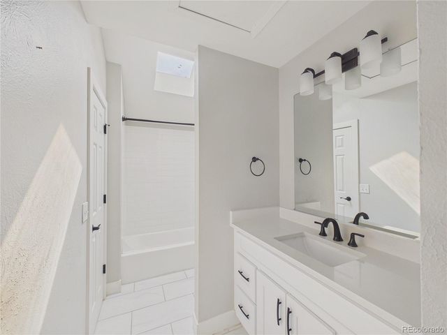 3752 S Genoa Circle B, Aurora, CO 80013