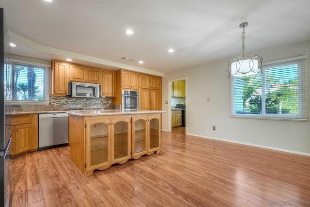 1930 MOUNTAIN VALLEY LANE, Escondido, CA 92029