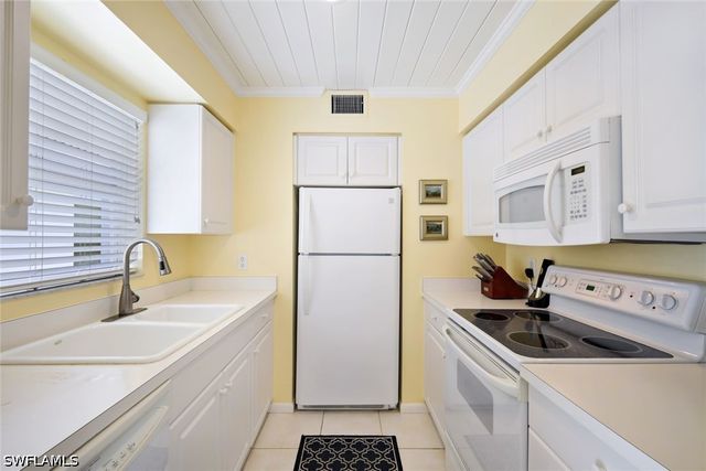 286 4th ST S 203, Naples, FL 34102