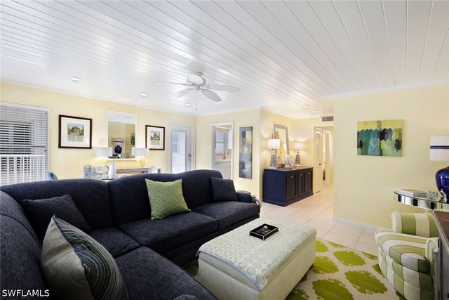 286 4th ST S 203, Naples, FL 34102