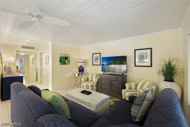 286 4th ST S 203, Naples, FL 34102